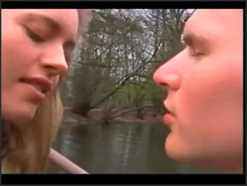 Anja Juliette Laval geilen Strapsen bei Dreier doppelt gebumst