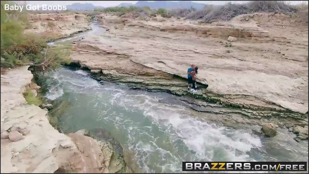 Bester Porno Supergirl Kostüm vor Panzer geleckt