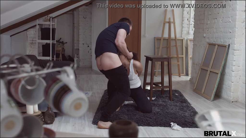 Brutal fickt er das rothaarige Girl