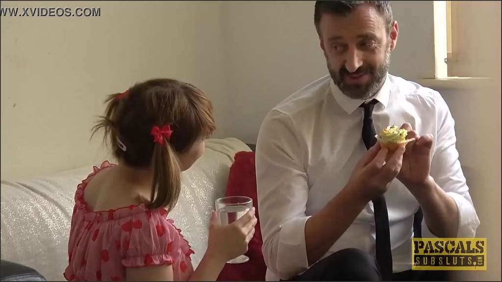 Cherry English Girl und der Riesenschwanz ihres Lovers