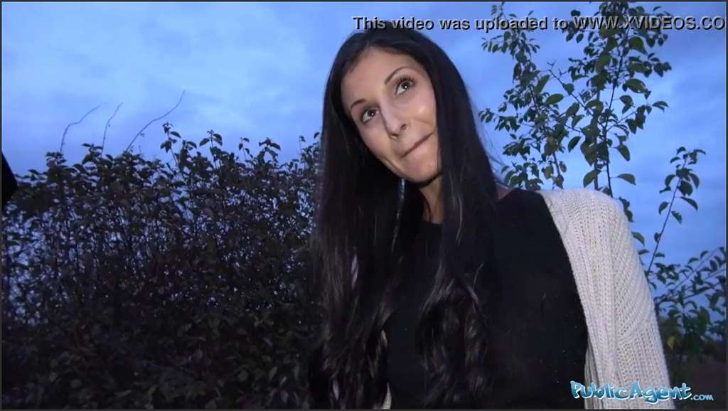 Coco Kiss bläst und bumst gerne im Auto