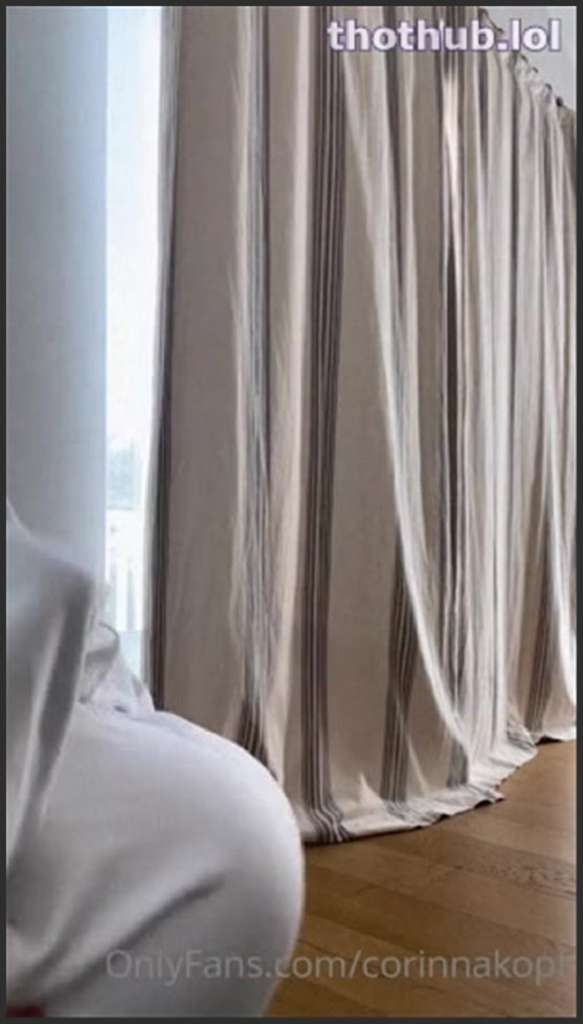 Corinna gibt Frau eine heiße Massage