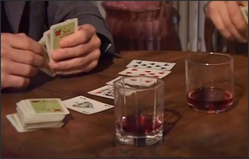 Retro Porn sich im Pool an ihrer nassen Fotze zu schaffen