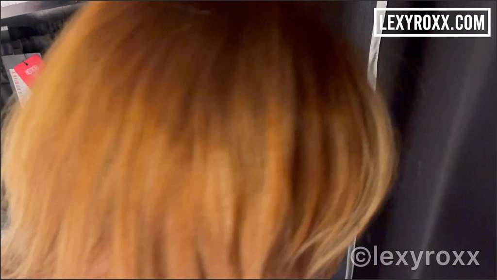 Lexy Roxx bläst den Bewerber am Sofa