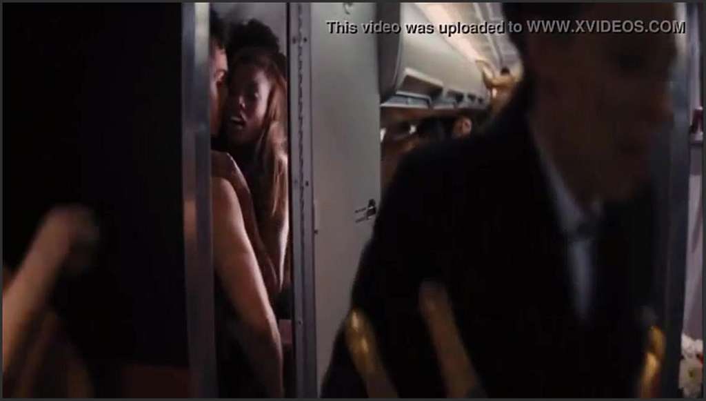 Margot Robbie mit Nylonfetisch lecken ihre Zehen und masturbieren