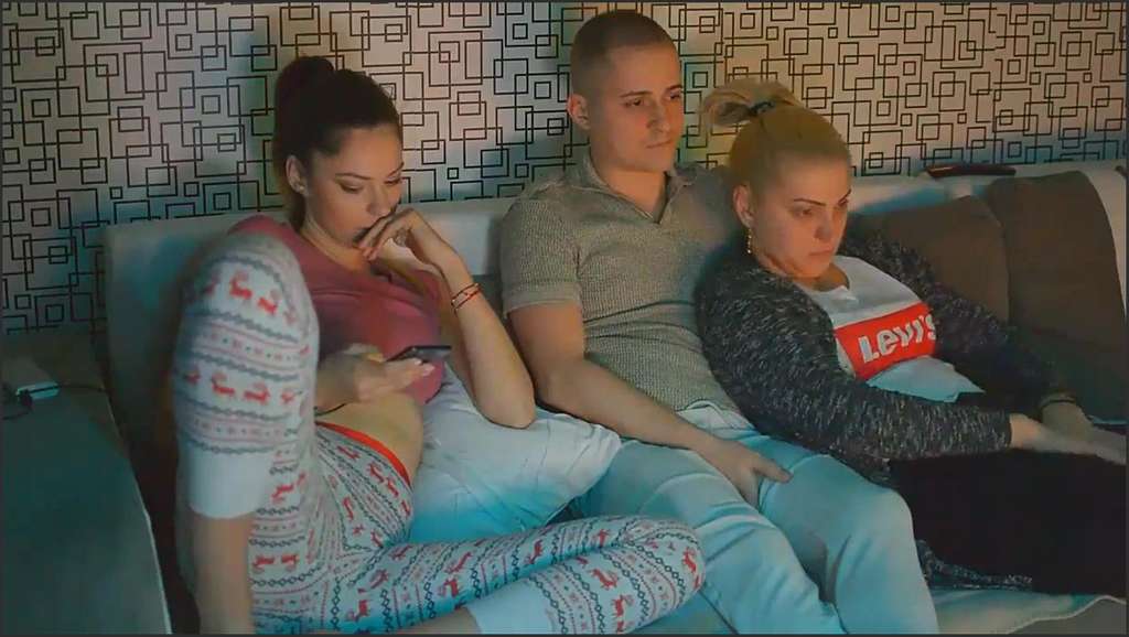 Nextdoornurs fickt Freund mit Strapon