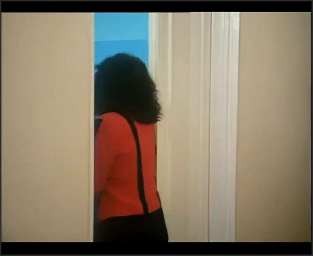 Sarah Louise Young in Polizisten-Outfit fickt mit geilem Kerl