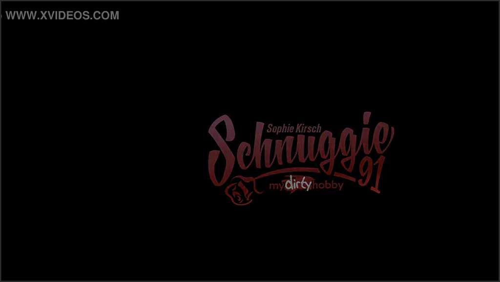 Schnuggie fickt mit trainiertem Kerl