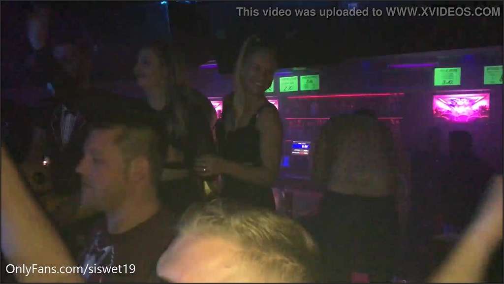 Siswet sexyRia in den Arsch gerammelt