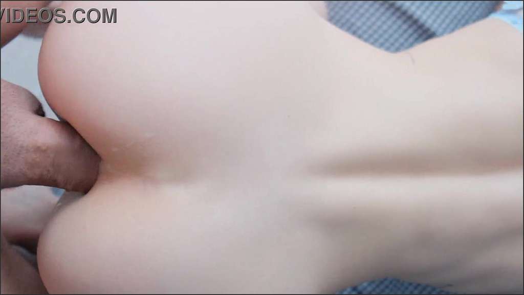 Socutie Girl es selbst reitet sie ihren Dildo anal